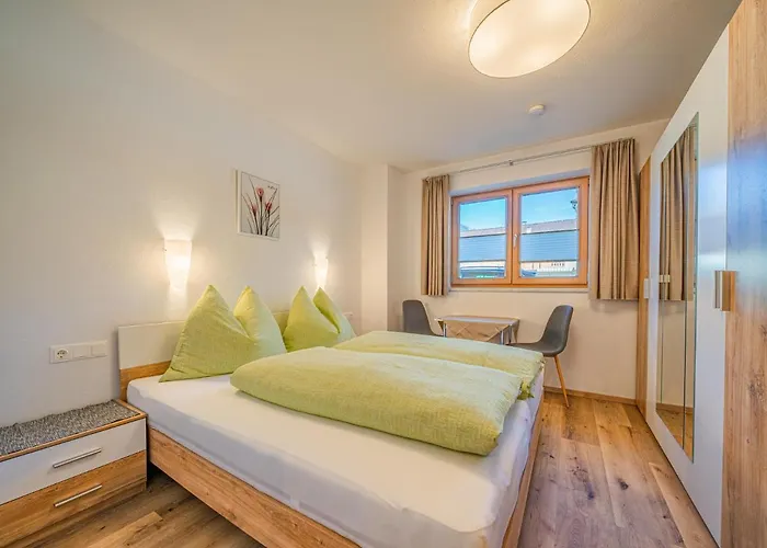 Festenhof * هوبفغراتن إم بريكسنتال